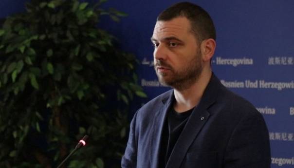 Magazinović: Osjećam se poniženo, jer su tri čovjeka privatizirala BiH