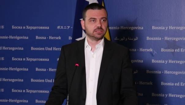 Magazinović predložio ukidanje duplih funkcija