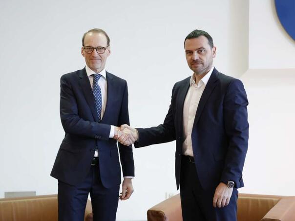 Magazinović s ambasadorom Austrije: Hitno usvojiti evropske i antikoruptivne zakone