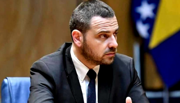 Magazinović uputio pet pitanja Schmidtu: Trebate dati odgovor