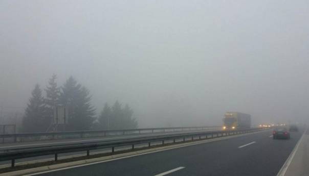 Magla i niska oblačnost jutros smanjuju vidljivost