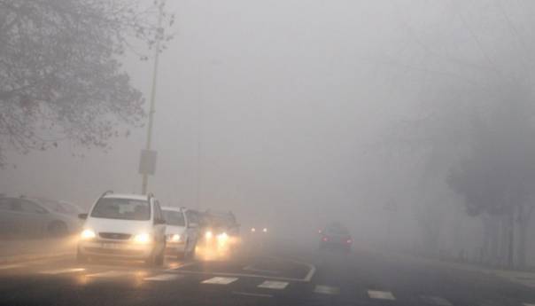 Magla i niska oblačnost jutros smanjuju vidljivost na brojnim dionicama