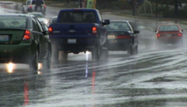 Magla i niska oblačnost smanjuju vidljivost na pojedinim dionicama