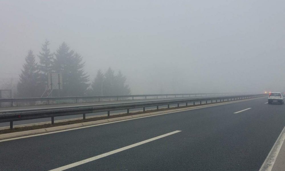 Magla jutros smanjuje vidljivost, na pojedinim dionicama i do 50 m
