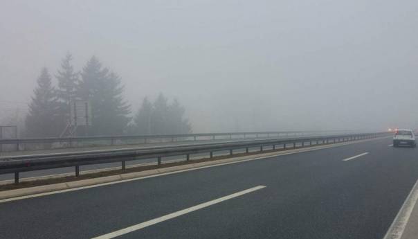 Magla jutros smanjuje vidljivost, na pojedinim dionicama i do 50 m