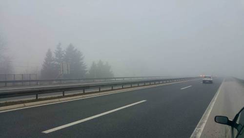 Magla na dionicama uz rijeke, kolovoz mokar