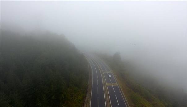 Magla smanjuje vidljivost, radovi na brojnim putnim pravcima