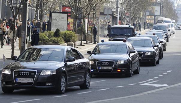Magla u kotlinama i uz riječne tokove, pojačan promet na graničnim prijelazima