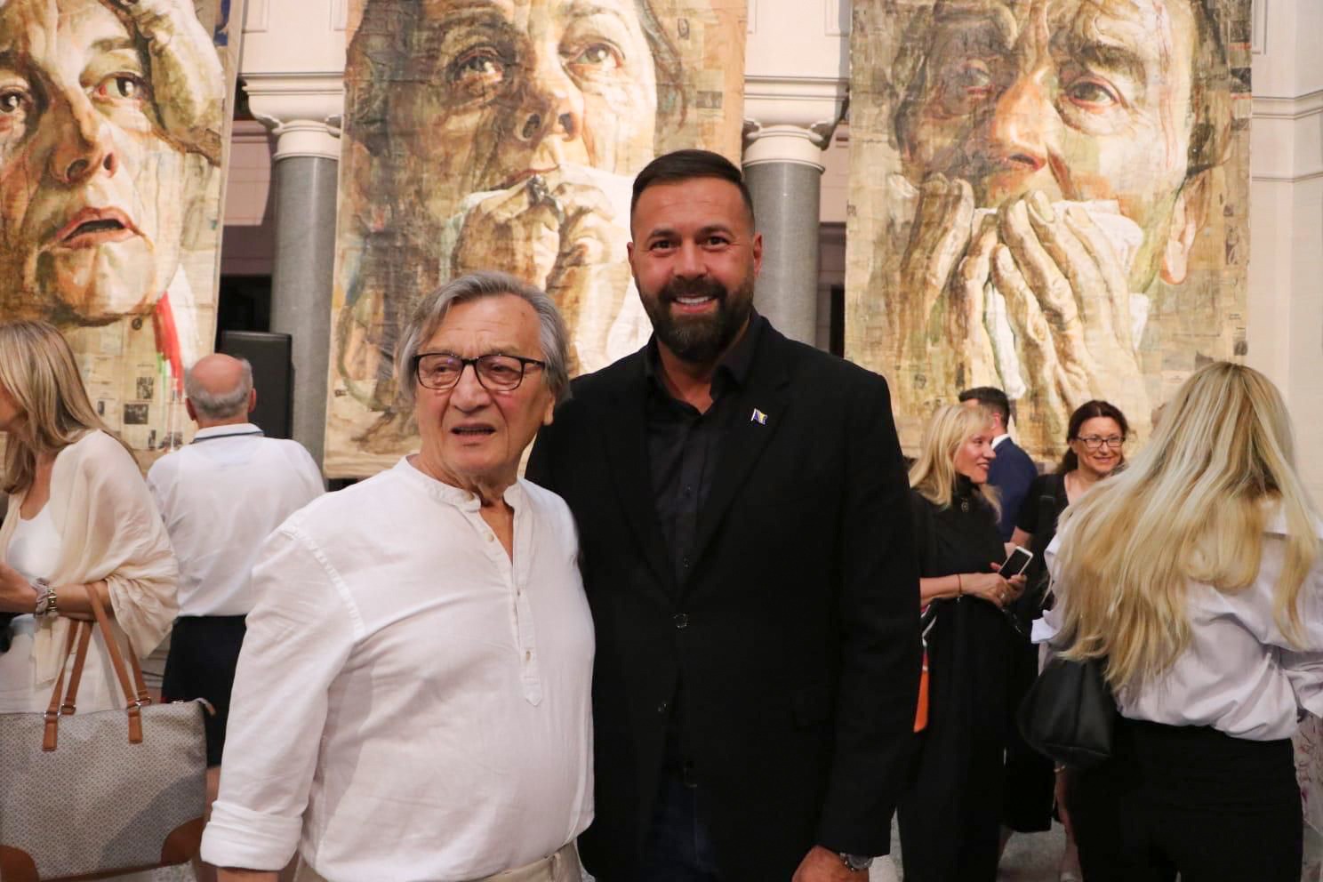 Magoda na otvaranju izložbe "Suze i molitva": Platno Safeta Zeca vrišti bojom i teksturom protiv zaborava.