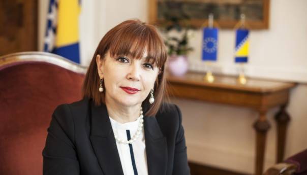 Mahmutbegović: Božić praznik radosti, mira, ljubavi i praštanja