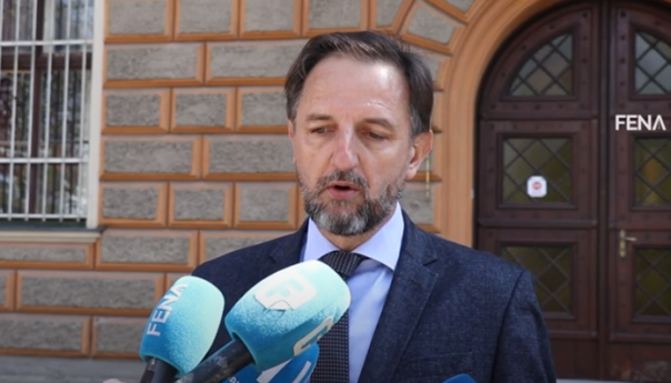 Mahmutović predao zahtjev za ocjenu ustavnosti Zakona o nepokretnoj imovini RS