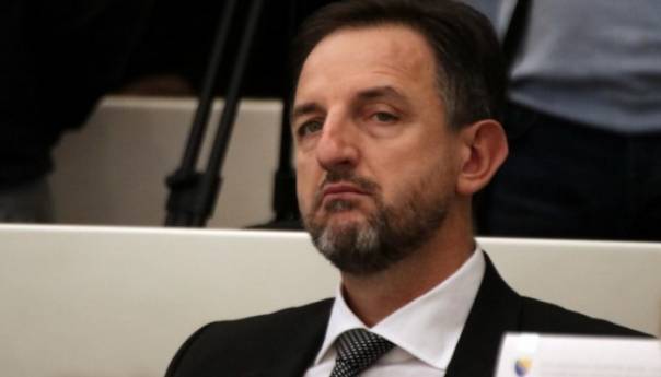 Mahmutović: Tri razloga za odbijanje Bevandinog prijedloga