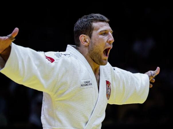 Majdov opet izgubio i opet napao sudije: 'Ne daju mi da uzmem medalju'