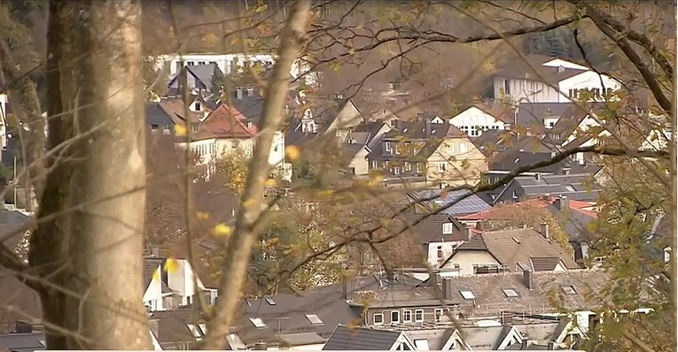 Majka i njeni roditelji curicu držali zatvorenu u kući u Njemačkoj sedam godina