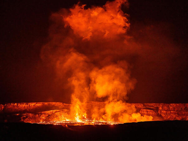 Majka spasila dječaka na metar od smrtonosnog pada u vulkan