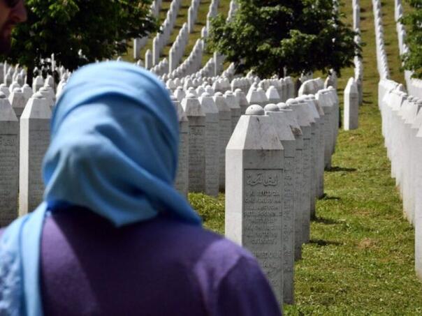 Majkama Srebrenice godišnja Nagrada za zasluge u borbi za demokratiju i ljudska prava