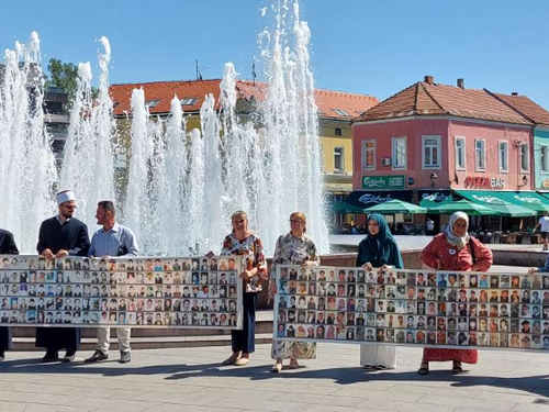 Majke Srebrenice: Tražit ćemo svoje najmilije do posljednje kapi krvi