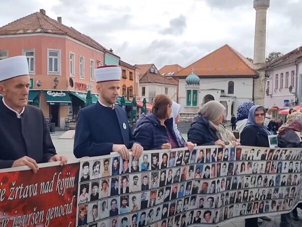 Majke Srebrenice u Tuzli: Ubrzajte potragu za našim nestalima!