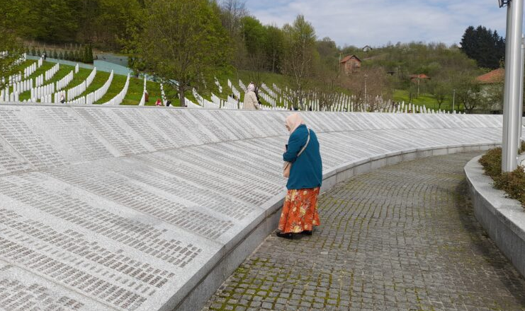 Majke Srebrenice: Tužiti ćemo Srbiju i RS