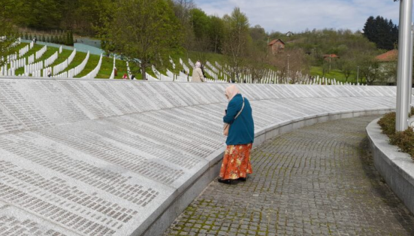Majke Srebrenice: Tužiti ćemo Srbiju i RS
