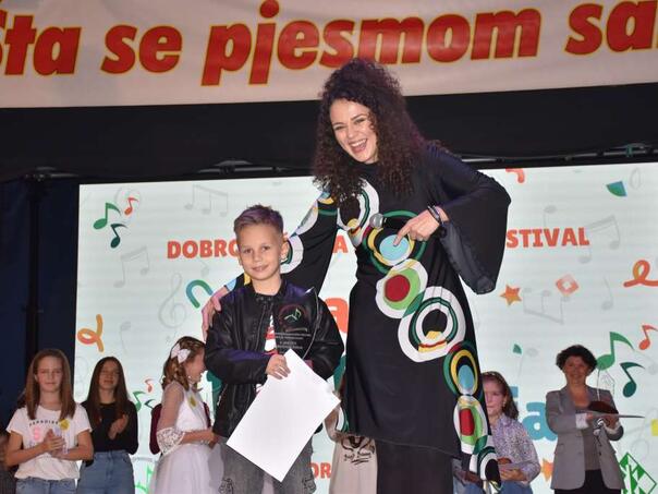 Mak Softić pobjednik 25. Internacionalnog dječijeg festivala 'Šta se pjesmom sanja'