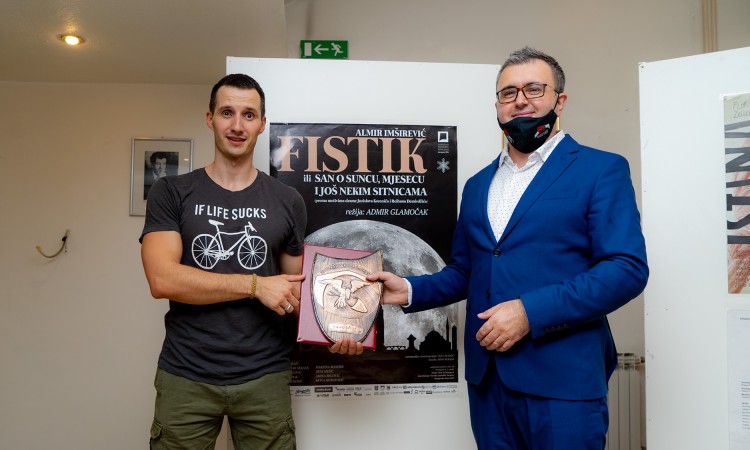 'Mala liska' glumcu Vedranu Đekiću, večeras predstava 'Istina'