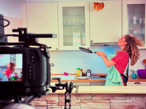 Malena Alba zapjevala u novoj pjesmi mame Hane Huljić