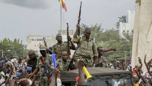 Mali: Pobunjeni vojnici uhapsili predsjednika i premijera
