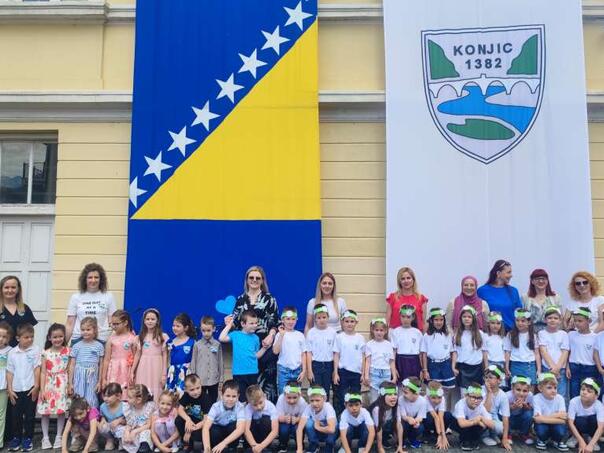 Mališani iz konjičkih vrtića pjesmom i plesom sugrađanima čestitali Dan grada