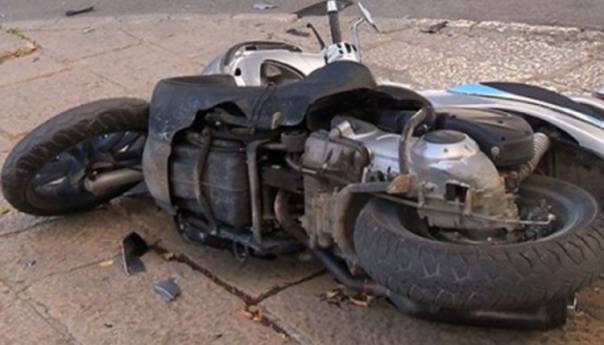 Maloljetni motociklista povrijeđen u sudaru sa BMW-om