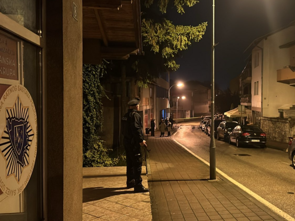 Maloljetnik nakon napada na Policijsku stanicu u B. Krupi smješten u dom