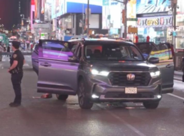 Maloljetnik pucao u centru New Yorka i ranio tri osobe