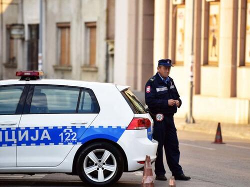 Maloljetnik u Bijeljini ukrao BMW pa napravio sudar i pobjegao s mjesta