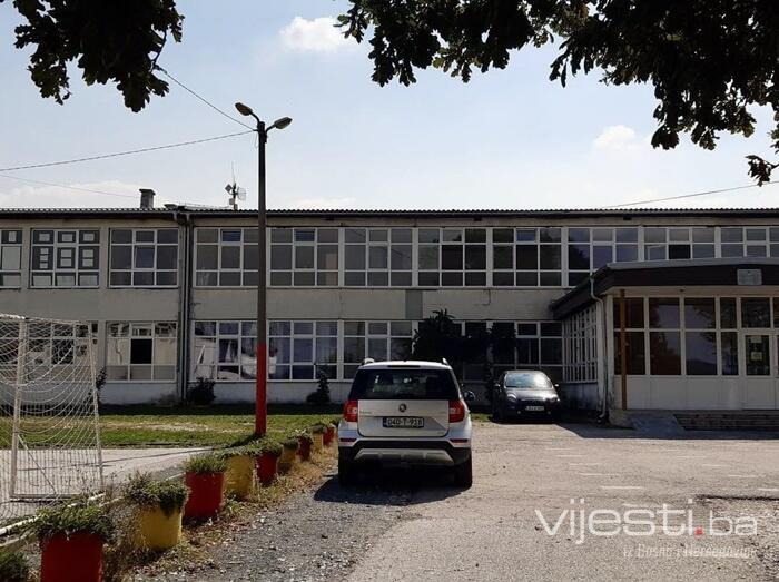 Maloljetnik upućivao lažne dojave o bombama osnovnoj školi u Živinicama