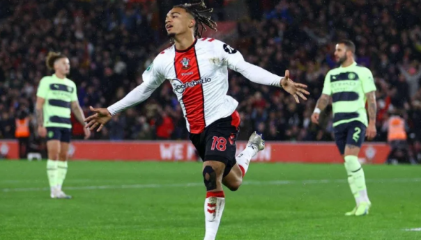 Manchester City senzacionalno ispao iz EFL kupa i gradskom rivalu otvorio put do trofeja