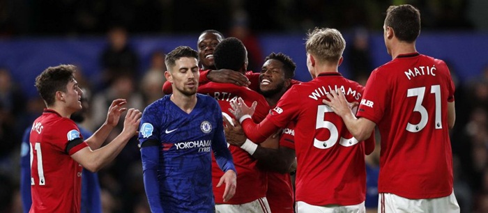 Manchester United na Stamford Bridgeu nadigrao Chelsea, Plavcima poništena dva gola