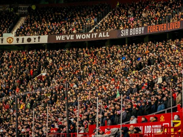 Manchester United povećava cijene sezonskih ulaznica zbog finansijskih problema