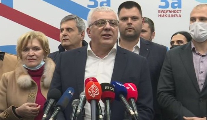 Mandić proglasio pobjedu: 'Poslije 28 godina Đukanović poražen'