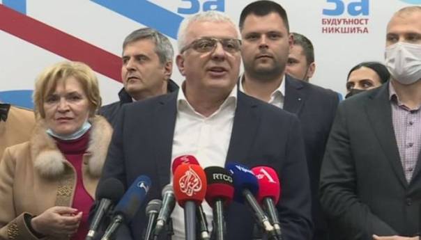 Mandić proglasio pobjedu: 'Poslije 28 godina Đukanović poražen'