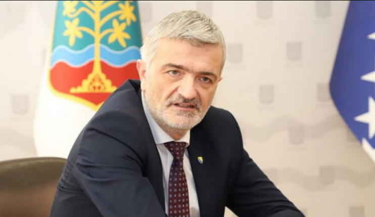 Mandić želi izbjeći referendum: Političke borbe uoči sjednice