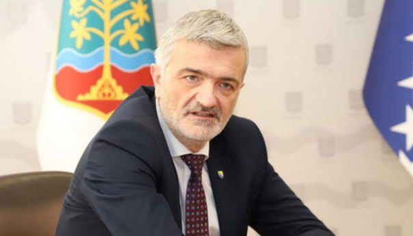 Mandić želi izbjeći referendum: Političke borbe uoči sjednice