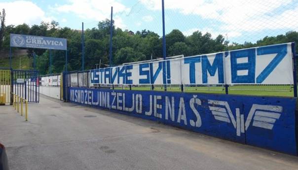 Manijaci i parolom na Grbavici poslali poruku čelnicima FK Željezničar
