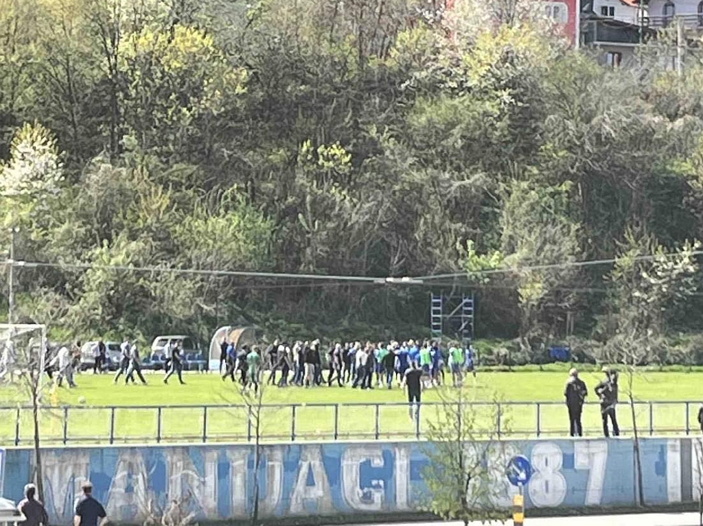 Manijaci prekinuli trening Željezničara