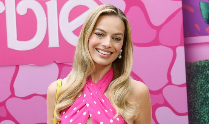 Margot Robbie izgleda sjajno u Barbie stajlingu