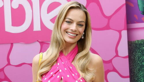 Margot Robbie izgleda sjajno u Barbie stajlingu