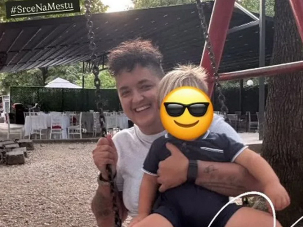 Marija Šerifović uživa sa sinom