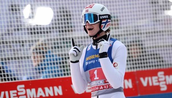 Marius Lindvik slavio i u Innsbrucku, Ryoyu Kobayashi potpuno podbacio