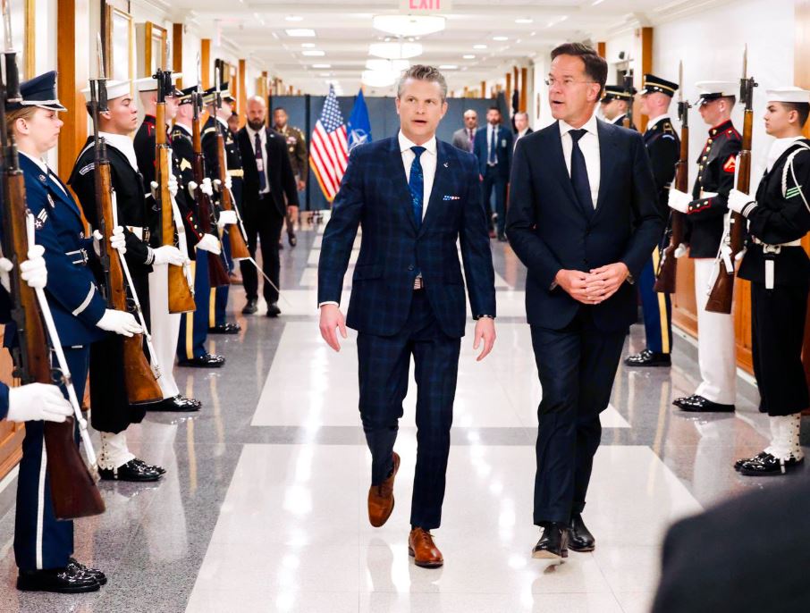 Sastali se šef NATO-a i američki ministar odbrane