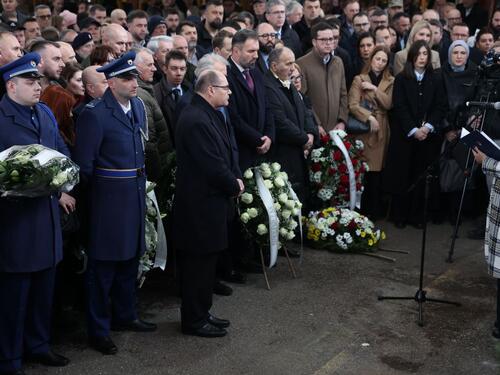 Markale 32 godine poslije: Sarajevo se s bolnim sjećanjem poklonilo žrtvama