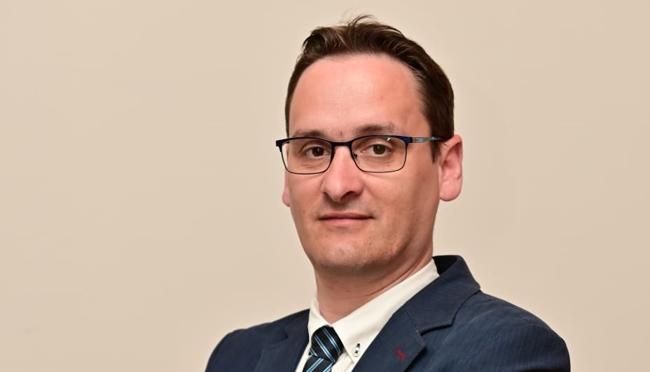 MARKO VUČETIĆ - RAZLIKA IZMEĐU ČOVJEKA I NEČOVJEKA